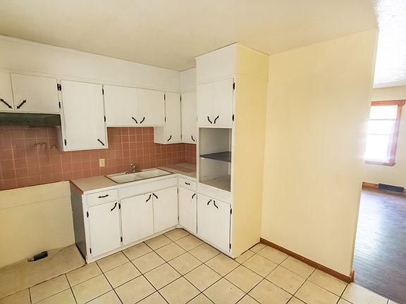 5th image of 122-124 W Kirwin Ave