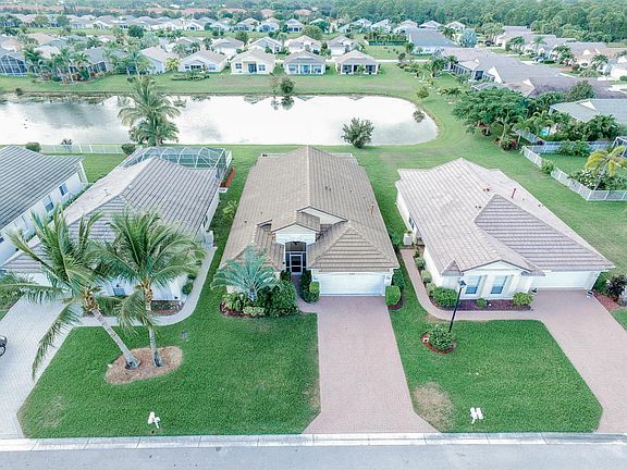 2nd image of 324 SW Lake Forest Way
