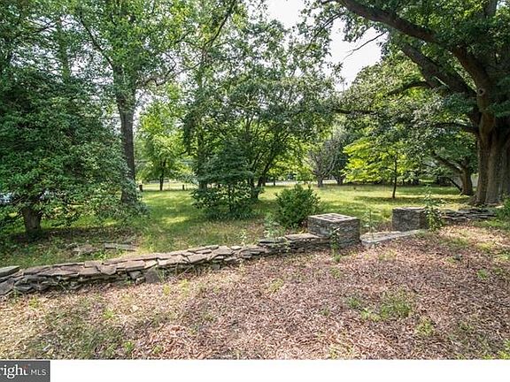 3rd image of 324 Mount Laurel Rd