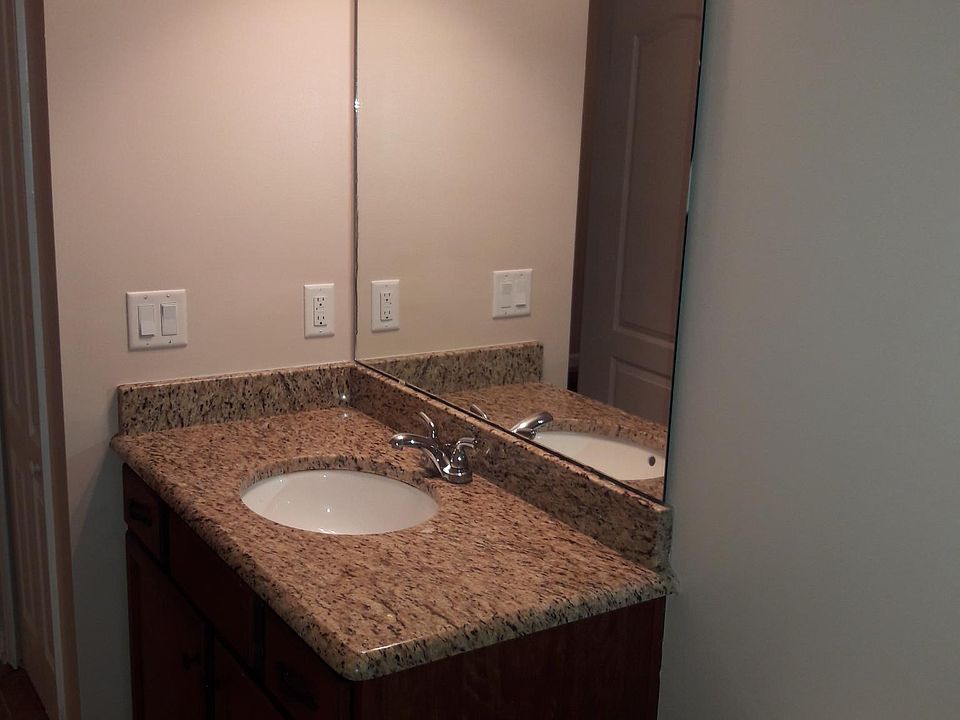 1st image of 522 Hopewell Dr