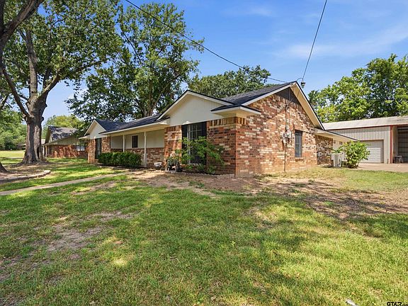 3rd image of 1820 Circle Dr