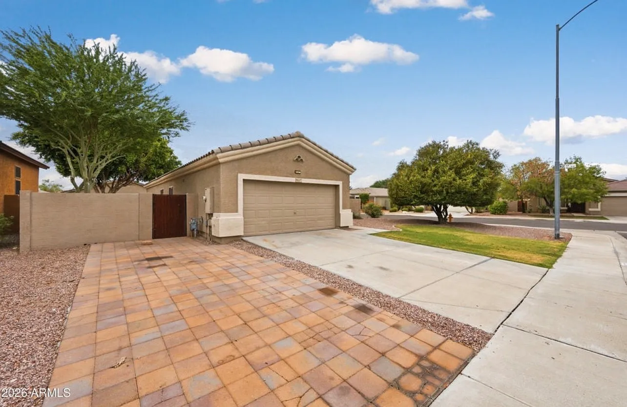 3 bed, 1677 sqft, $2,500 — Photo 2
