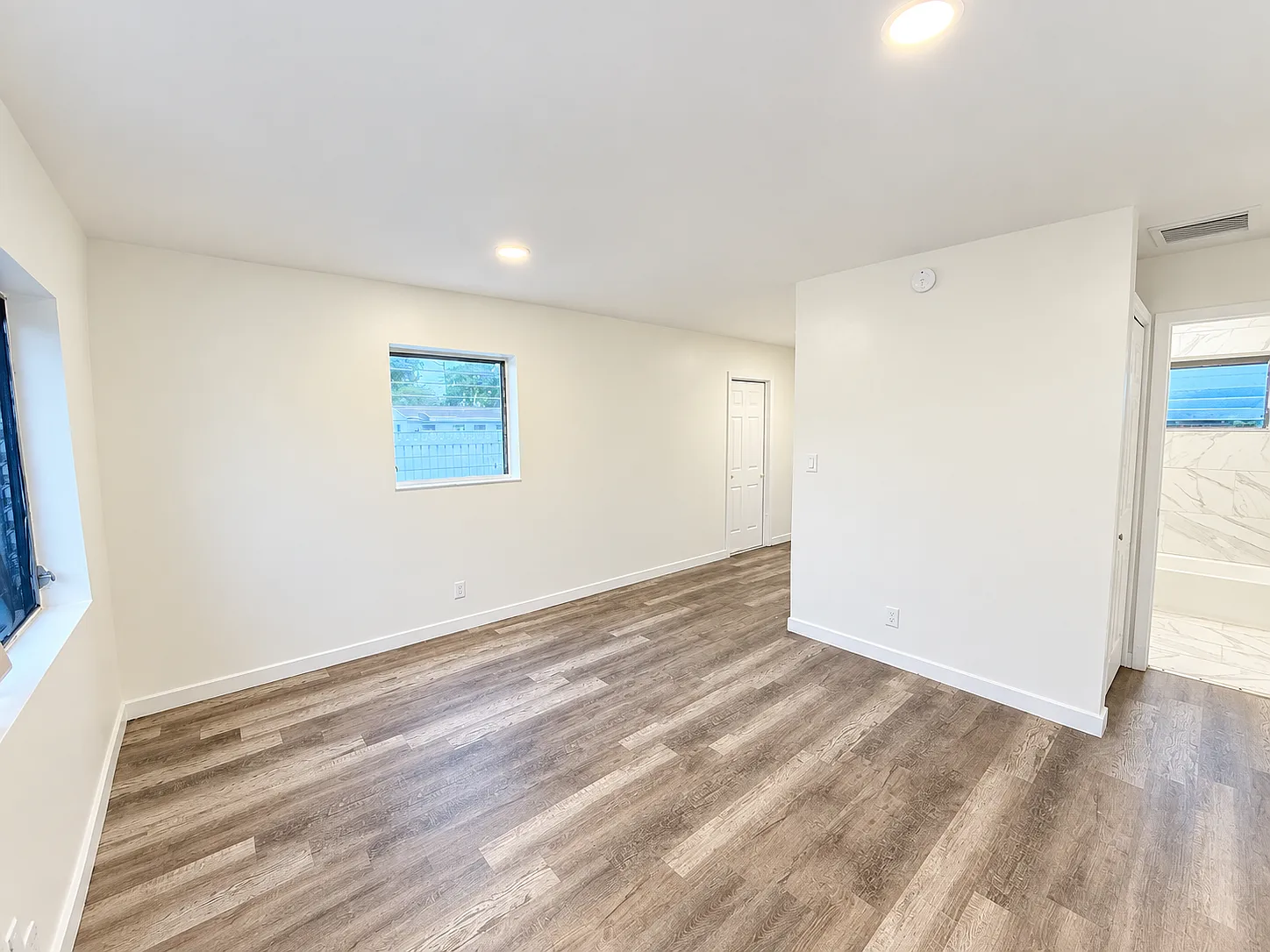 2 bed, 650 sqft, $1,895 — Photo 2