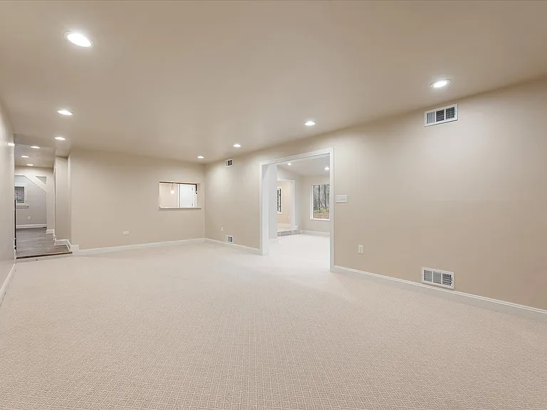 9036 Jeffery Rd — Photo 15