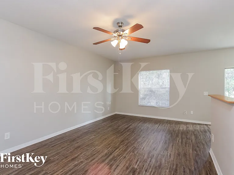 3422 Renault Cir — Photo 2