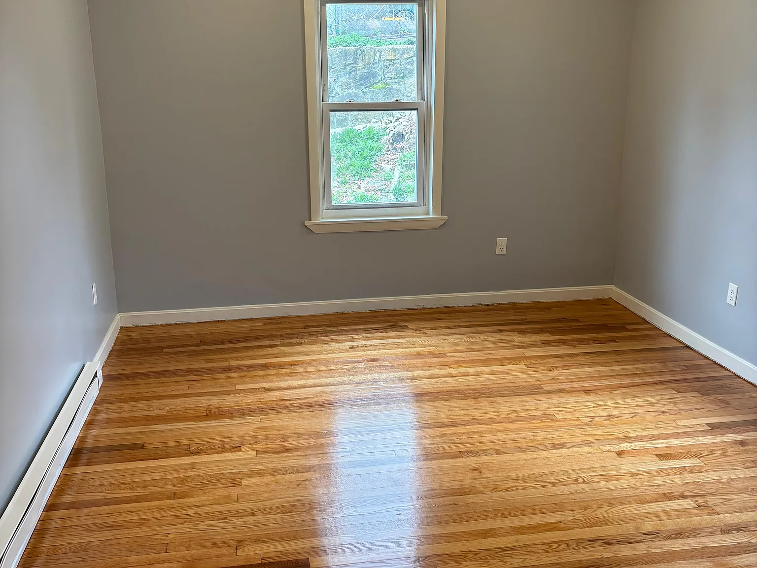 3 bed, 1.5 bath, 1200 sqft, $2,800 — Photo 2