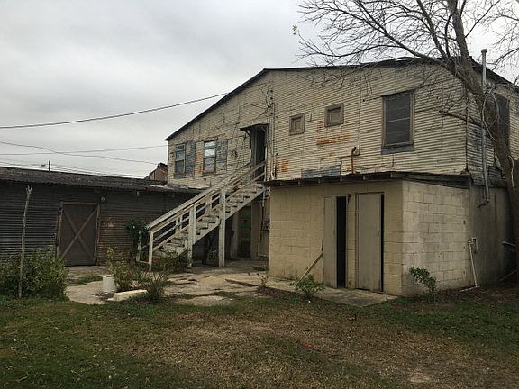 2nd image of 324 W Main Ave