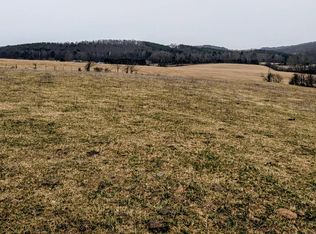 954 Island Creek Dr, Hillsville, VA 24343