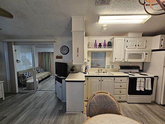 5th image of 7125 Fruitville Rd #100