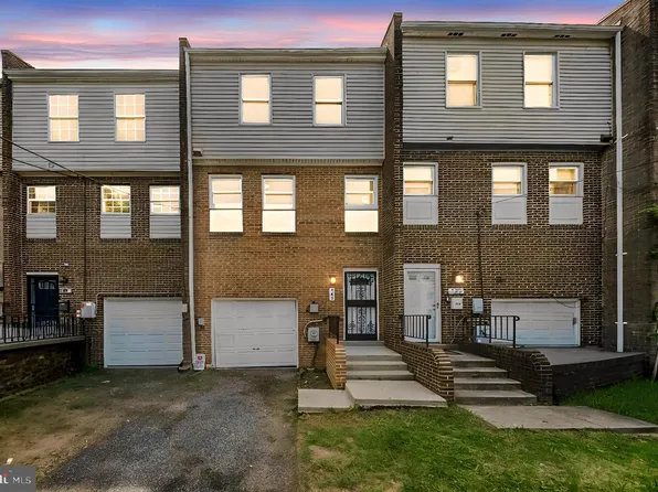 907 Barnaby St SE, Washington, DC 20032