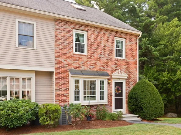 27-27 E Brookfield Dr, Groton, MA 01450