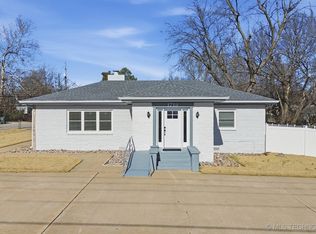1718 W Broadway St, Collinsville, OK 74021