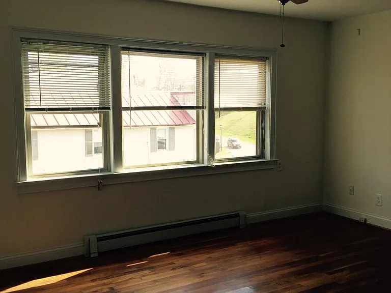 3413 Falls Rd #1A — Photo 3