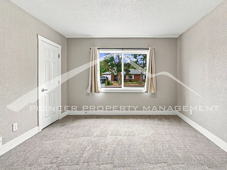 1235 Scranton St — Photo 15