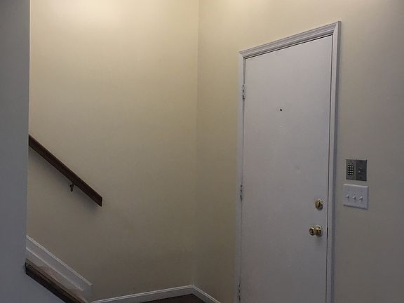 4th image of 5 Woodsview Ln