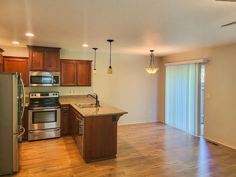 407 & 409 Madrona Ave SE — Photo 8