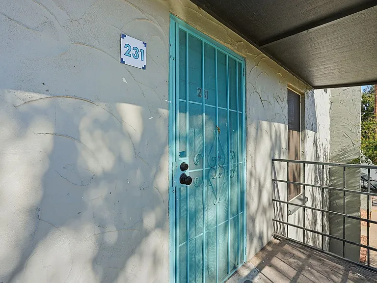 7232 N 27th Ave — Photo 3
