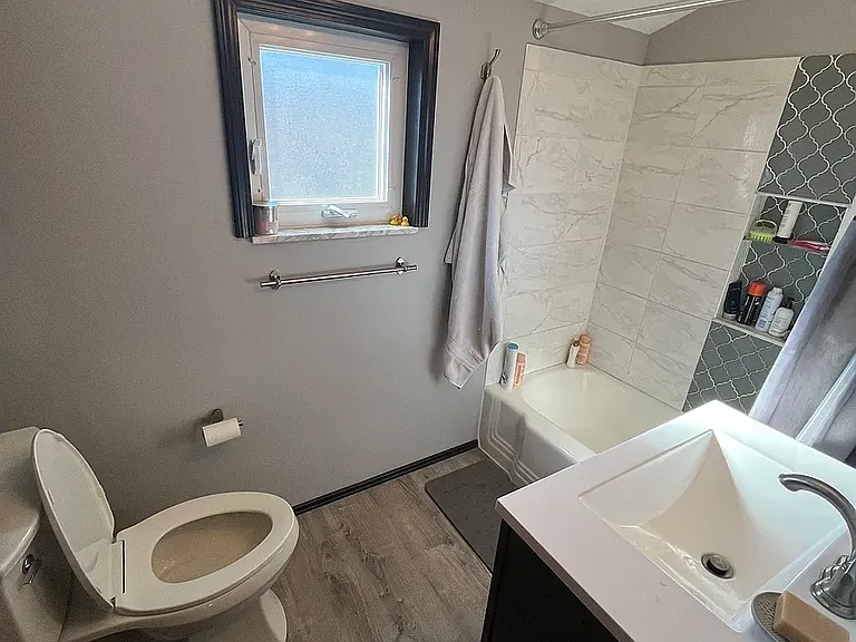 1308 Chaplin St — Photo 17