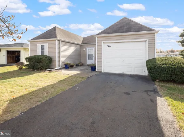 10 Lowell Ct, Brick, NJ 08724
