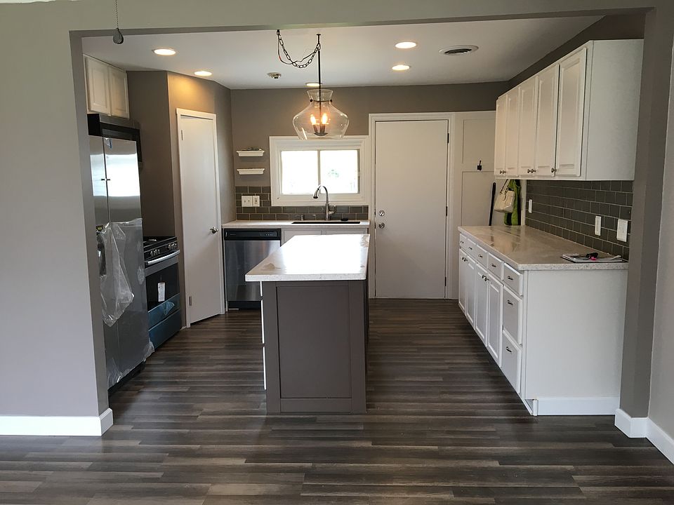 2nd image of 3927 Elmhurst Ave