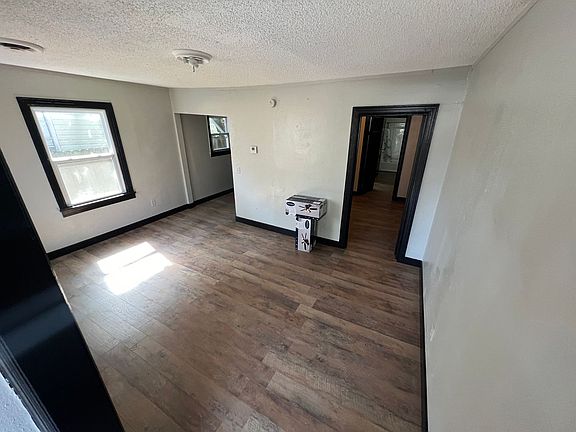 3rd image of 906 S 19th St #Bc0d187bc