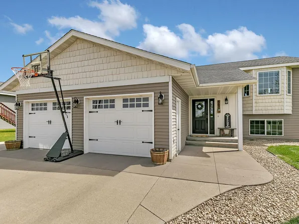 561 7th St NW, Richmond, MN 56368