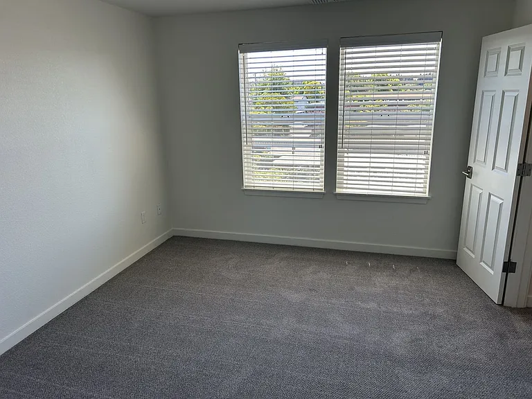 445 Southwest Blvd #11 — Photo 12