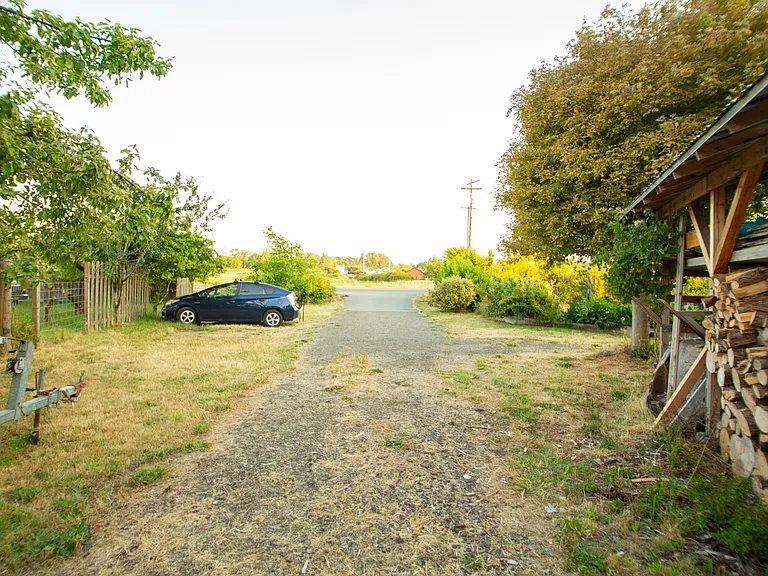 1281 E Anderson Rd — Photo 68