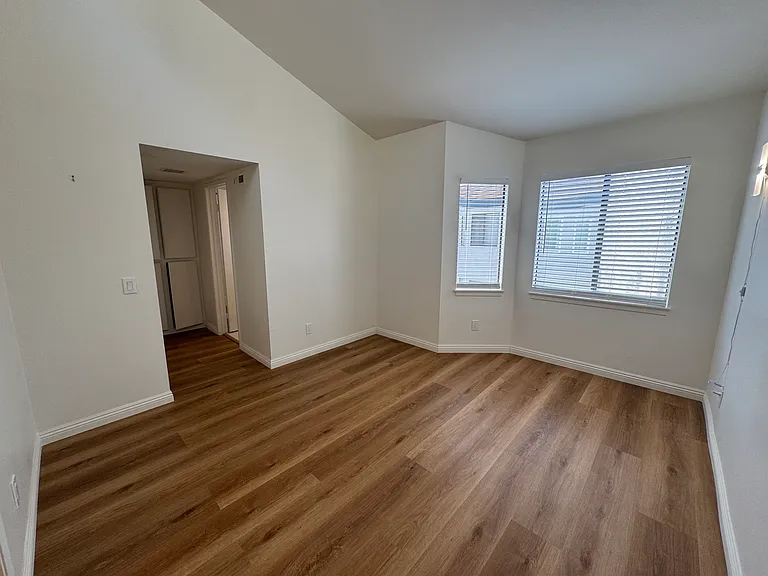 606 E Workman St — Photo 24