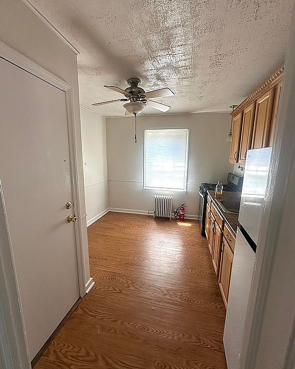 2nd image of 154 South St APT D