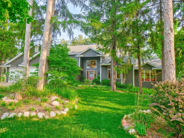 1005 Spruce Dr, Hudson, WI 54016