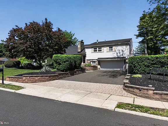 5th image of 821 Beverly Rd
