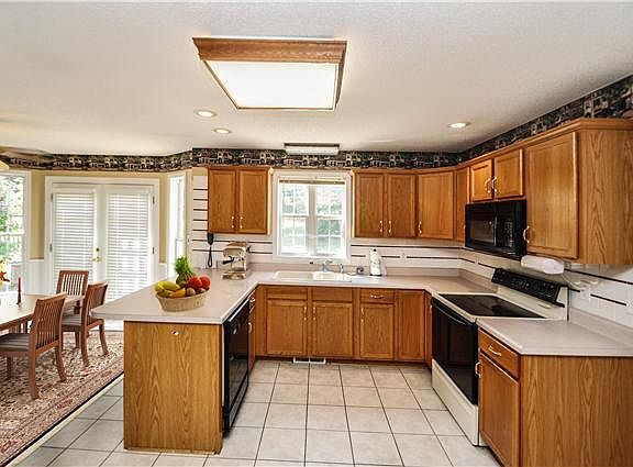 3rd image of 1231 Willow Brook Dr