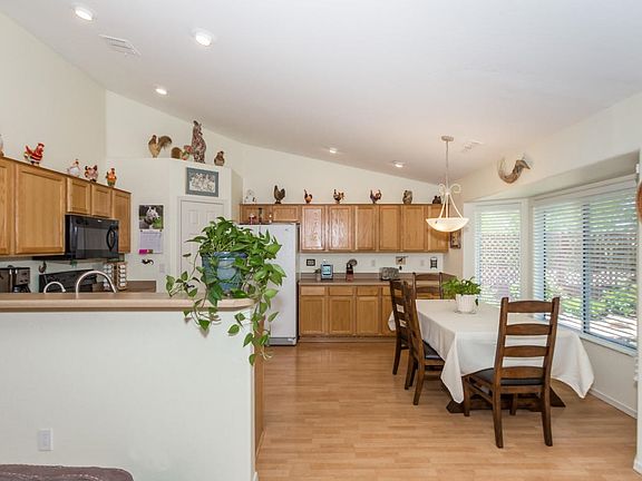 005_Kitchen And Dining Area