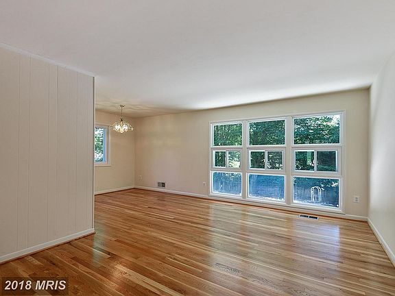 5th image of 13704 Drake Dr