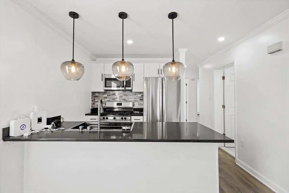 3 bed, $2,700 — Photo 1
