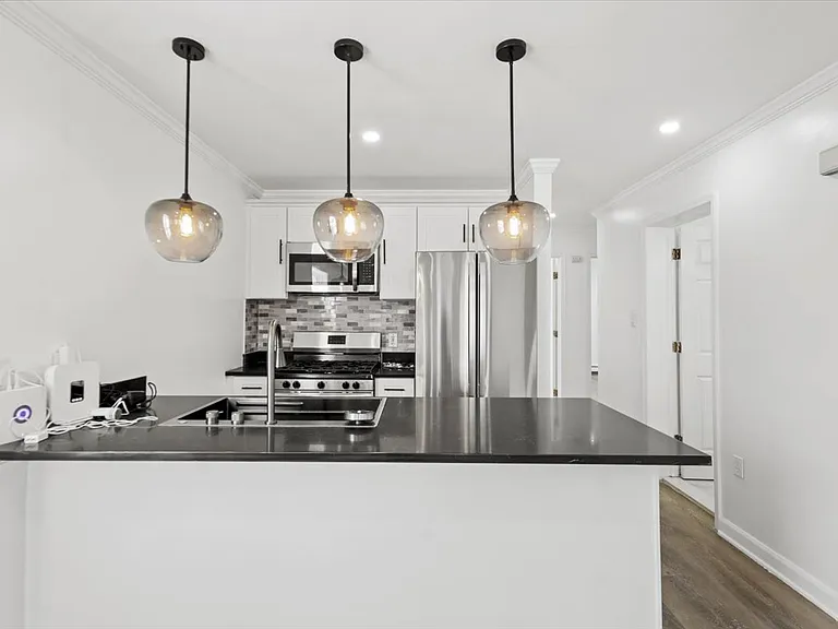 17 Holsman St #2 — Photo 1