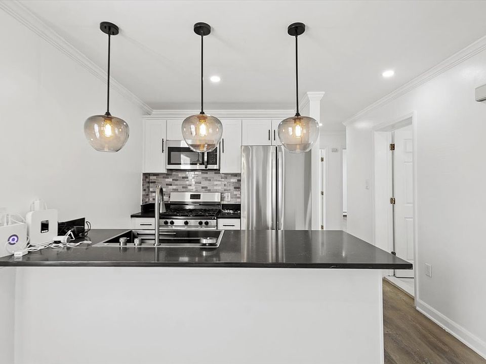 1st image of 17 Holsman St #2