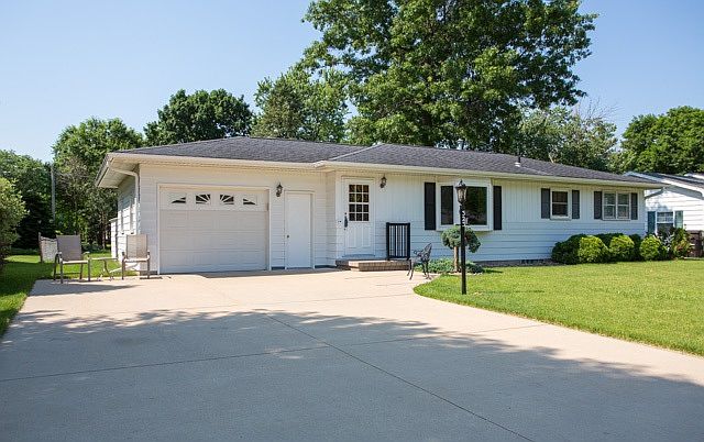 1st image of 323 Orchard Dr