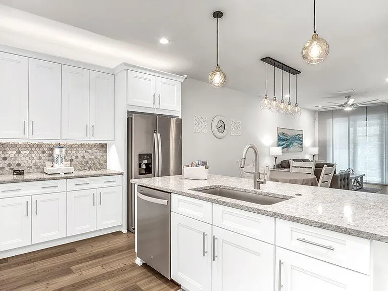 12976 Pembroke Dr — Photo 12