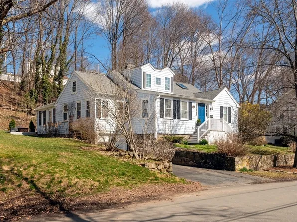 29 Simmons Rd, Hingham, MA 02043