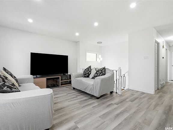 3rd image of 2715 Corbett ROAD