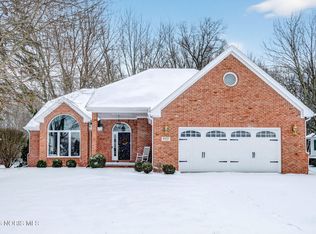807 Saint Annes Dr, Holland, OH 43528