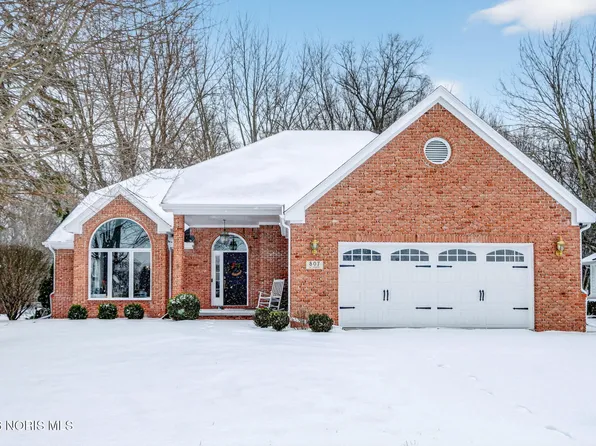 807 Saint Annes Dr, Holland, OH 43528