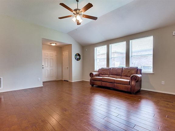 4th image of 5105 Blackelm Dr