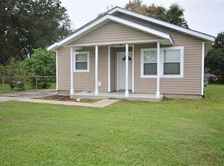 720 Lewis St, Clute, TX 77531