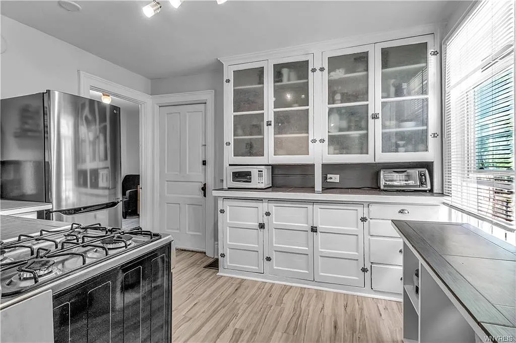 2 bed, 1400 sqft, $1,350 — Photo 2
