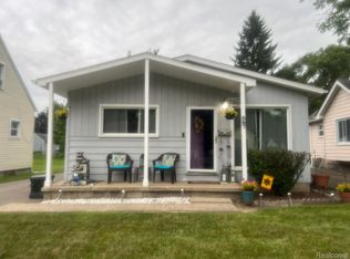 587 E Mansfield Ave, Pontiac, MI 48340
