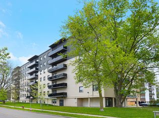 67 Parkwoods Village Dr #304, Toronto, ON M3A2X5