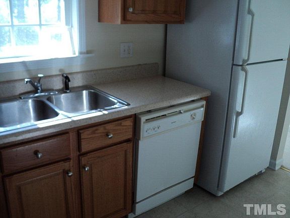 5th image of 112 Lawrence St